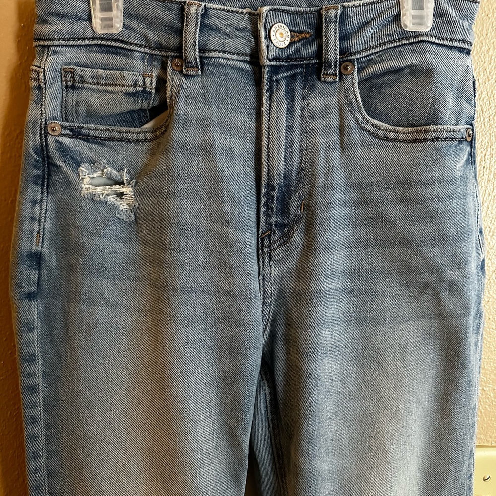 AE light blue distressed Mom jeans